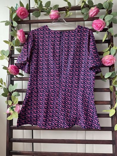 top Bnwt size 12 navy & pink short sleeve vintage inspired top Marc Angelo