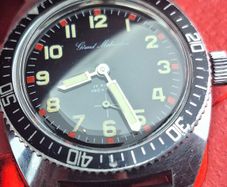 Vintage diver watch with sub seconds