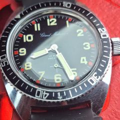 Vintage diver watch with sub seconds