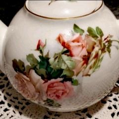 Royal Tara teapot and 4 plates