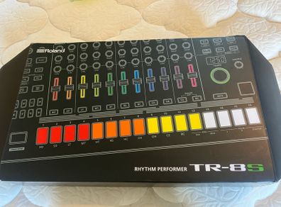 Roland Tr8S