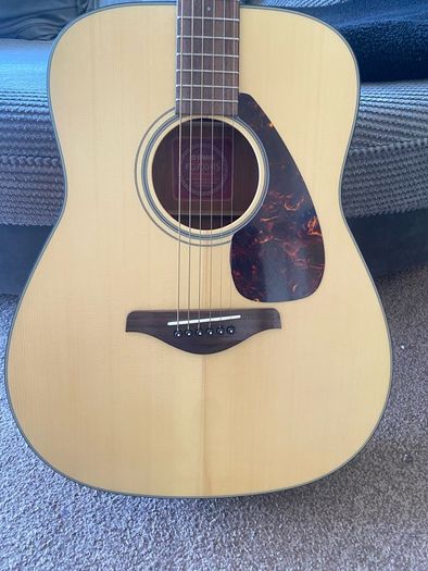 Yamaha FG700MS Acoustic Guitar + gig bag & tuner