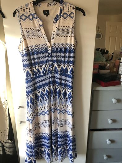 Ladies stunning dress worn once like new size 10
