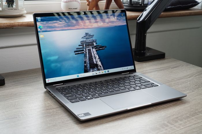 Dell Latitude 7350 2-in-1 | QHD+ 500nits | 16GB | Core Ultra 5 125U | 5G + eSIM