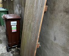 Side Gate