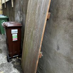 Side Gate