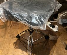 Donner drum throne