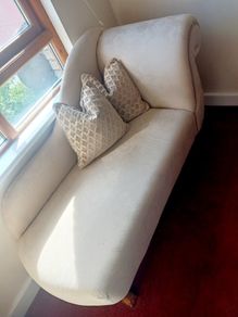 Beautiful Pristine Lounger