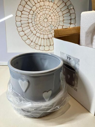 Ceramic Plant Pot with white Hearts