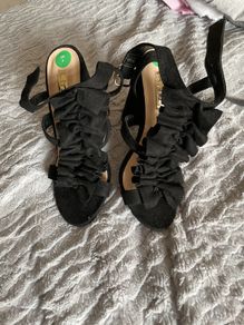 High heels black sandals