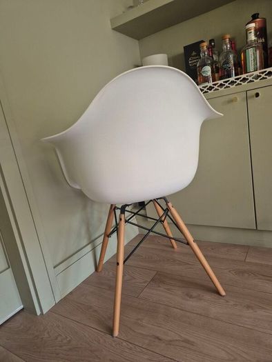 eames style bucket chair