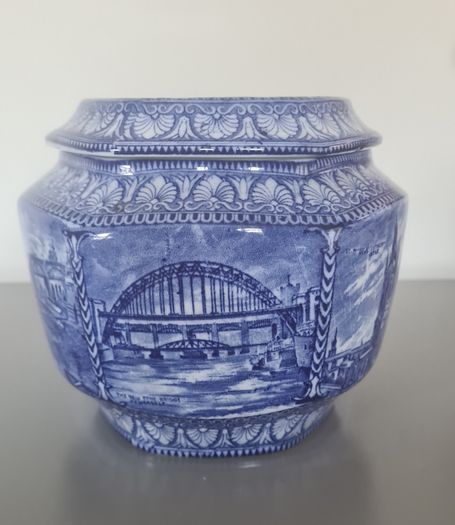 Maling Ware Castle Designs Jar Lidded Pot