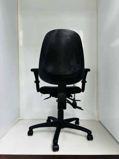 office chair Highest Grade (new cost 899 sterling )