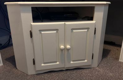 Corner tv unit