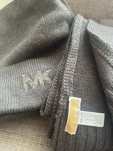 Set of a scarf, hat and gloves Michael Kors