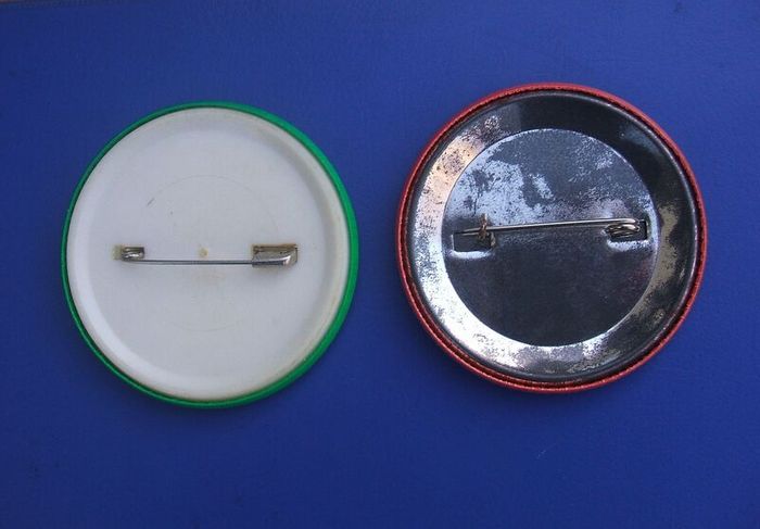 LLOYDS BANK (Access credit card & insurance cover) - two promotional button badges (1980s / 1990s)