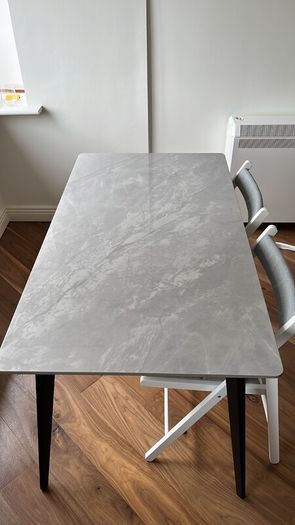 4-people dining table