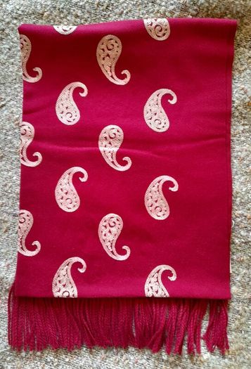 B.N. Beautiful ,Christmas colours, scarf