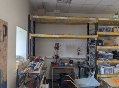 Heavy duty steel shelving