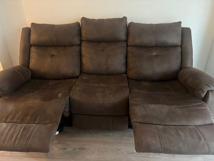 Recliner sofa + free cushions