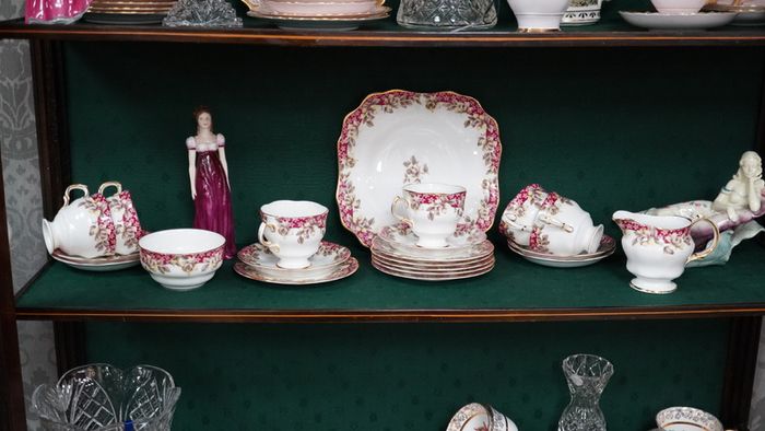 Vintage Arklow Bone China 21-Piece Tea Set