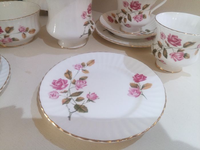 Royal Standard 15 piece tea set, Fine Bone China