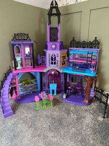 Monster High Haunted High School