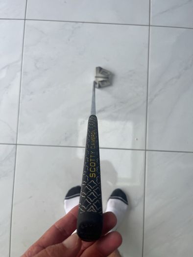 33" Scotty Cameron phantom 9 putter.