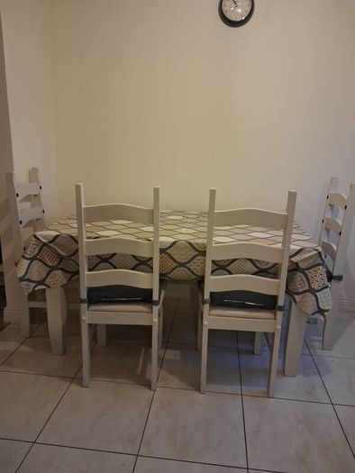 Dining Table and 4 chairs 5ft x 3ft