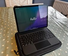Apple iPad Pro 11 inch 128gb  3rd Gen M1 and Apple Magic Keyboard Bundle