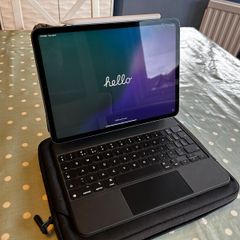Apple iPad Pro 11 inch 128gb  3rd Gen M1 and Apple Magic Keyboard Bundle