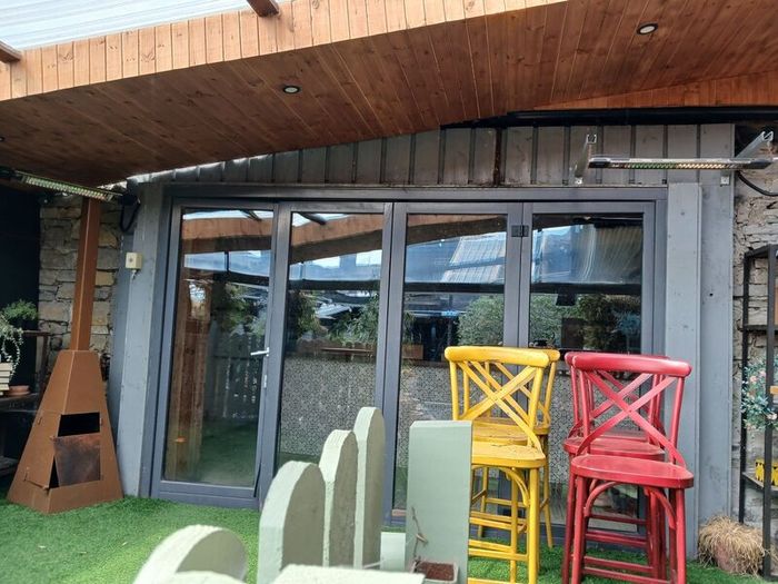 Bar and bar room