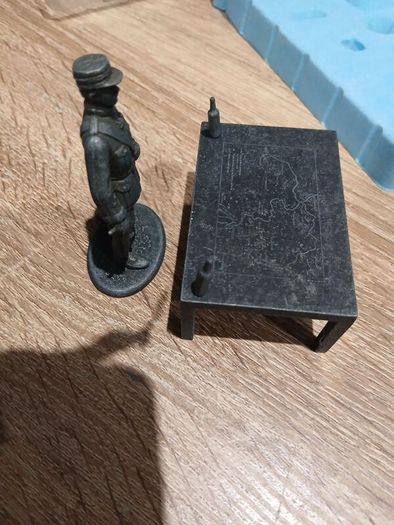 Atlas Editions 1/32 General And Map Table