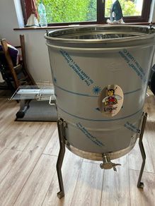 Honey extractor (electric 9 frame)