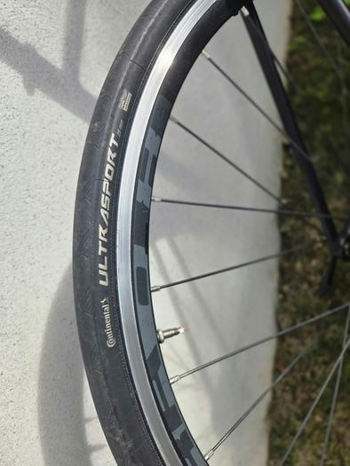 Cube attain road bike