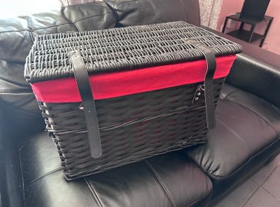 2 wicker baskets