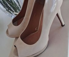 Kate Appleby Size 7 High Heels.