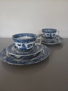 Old Willow Blue White Trios Cups Saucers Plates