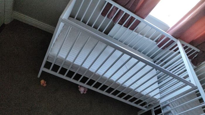 Baby cot bed
