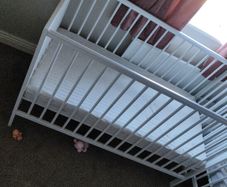Baby cot bed