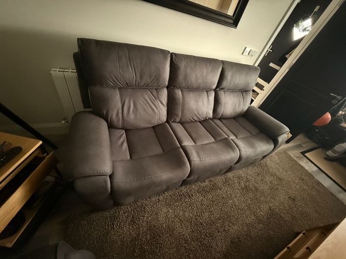 Three-seater electric reclining sofa