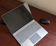 Microsoft Surface Laptop Go i5 8GB 128GB SSD 12.4" Touchscreen Platinum