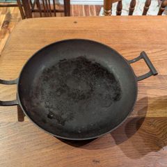 Cast iron paella pan