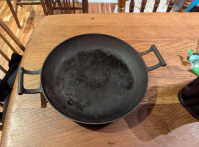 Cast iron paella pan
