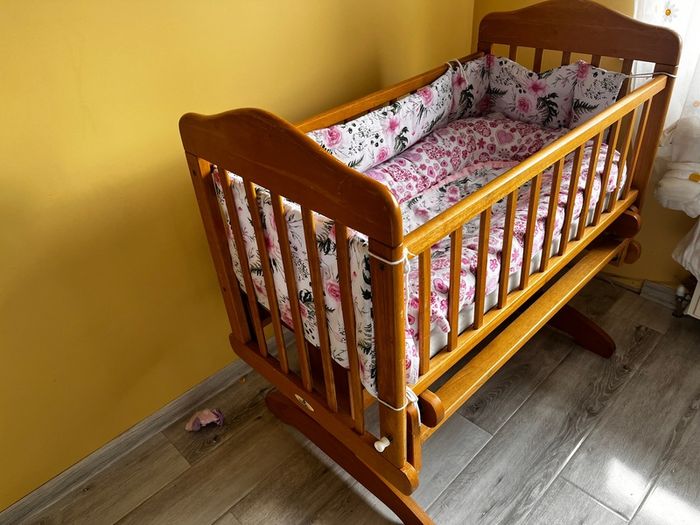 newborn bed with cradle in excellent condition
