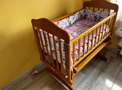 newborn bed with cradle in excellent condition