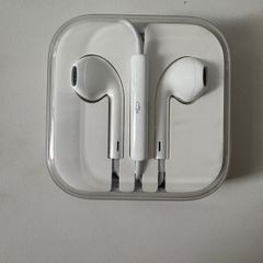 Brand New Apple EarPods with 3.5mm Headphone Plug - Never Used