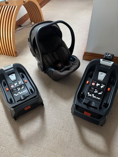 Egg 2 Egg Shell Infant car seat and 2 isofix bases