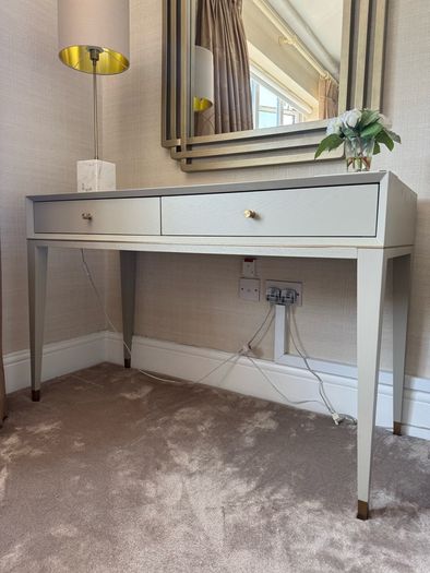 dressing table