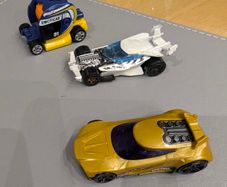 Hot Wheels x 3